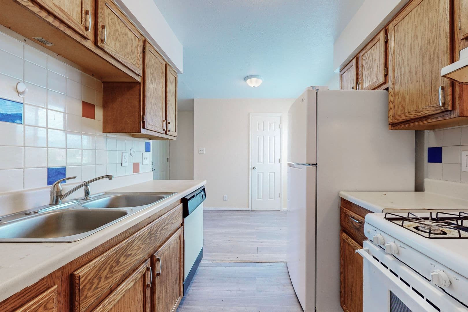Albuquerque Apartment: 8000 Grand Avenue NE