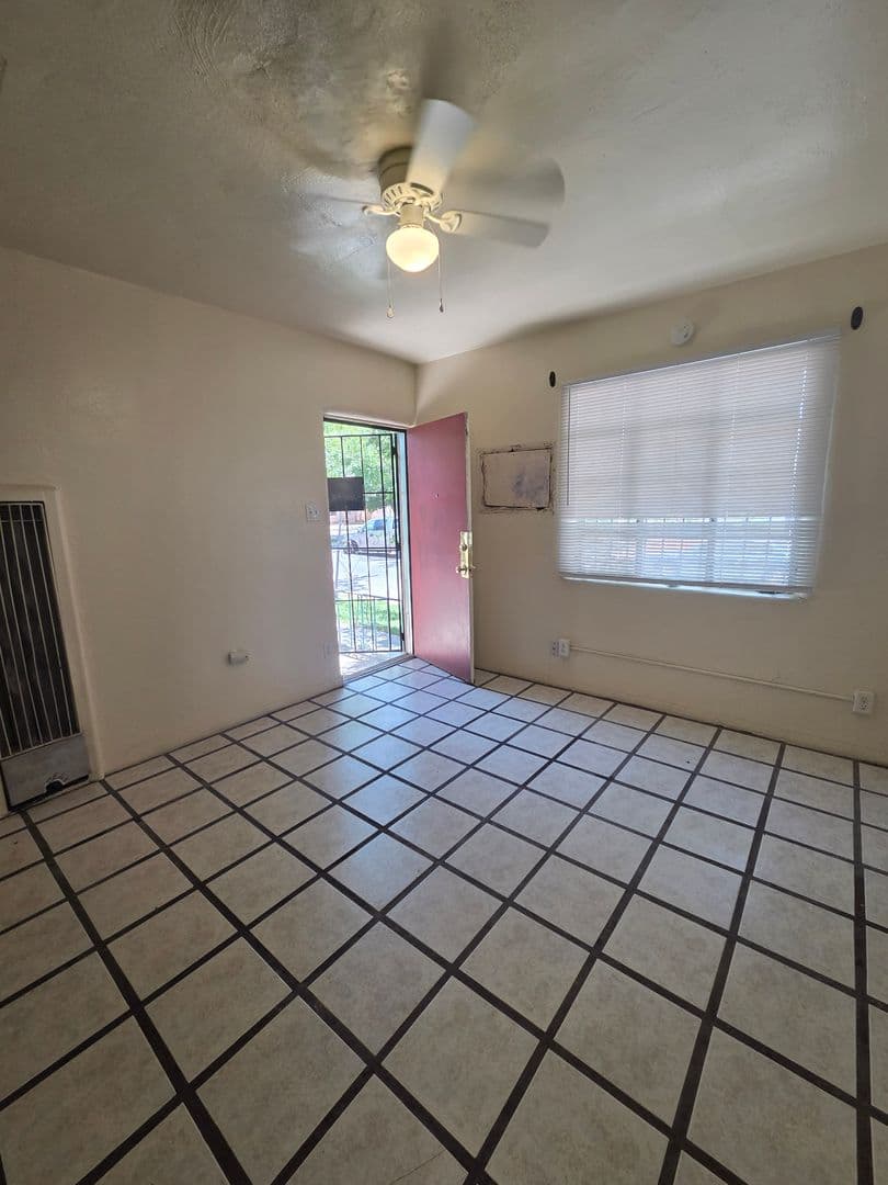 Albuquerque Apartment: Buena Vista/Gold