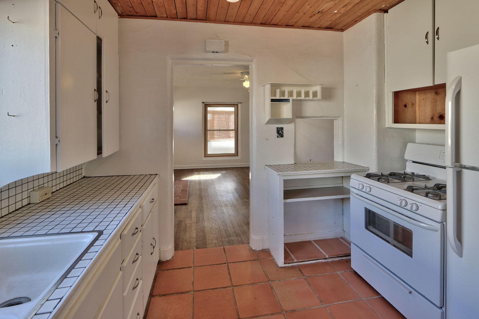 Albuquerque Apartment: 2111 Lead Avenue SE