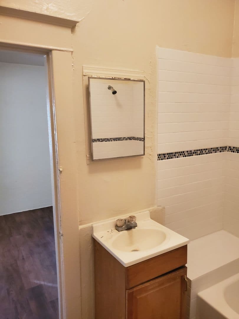 Albuquerque Apartment: 802 Walter Street SE