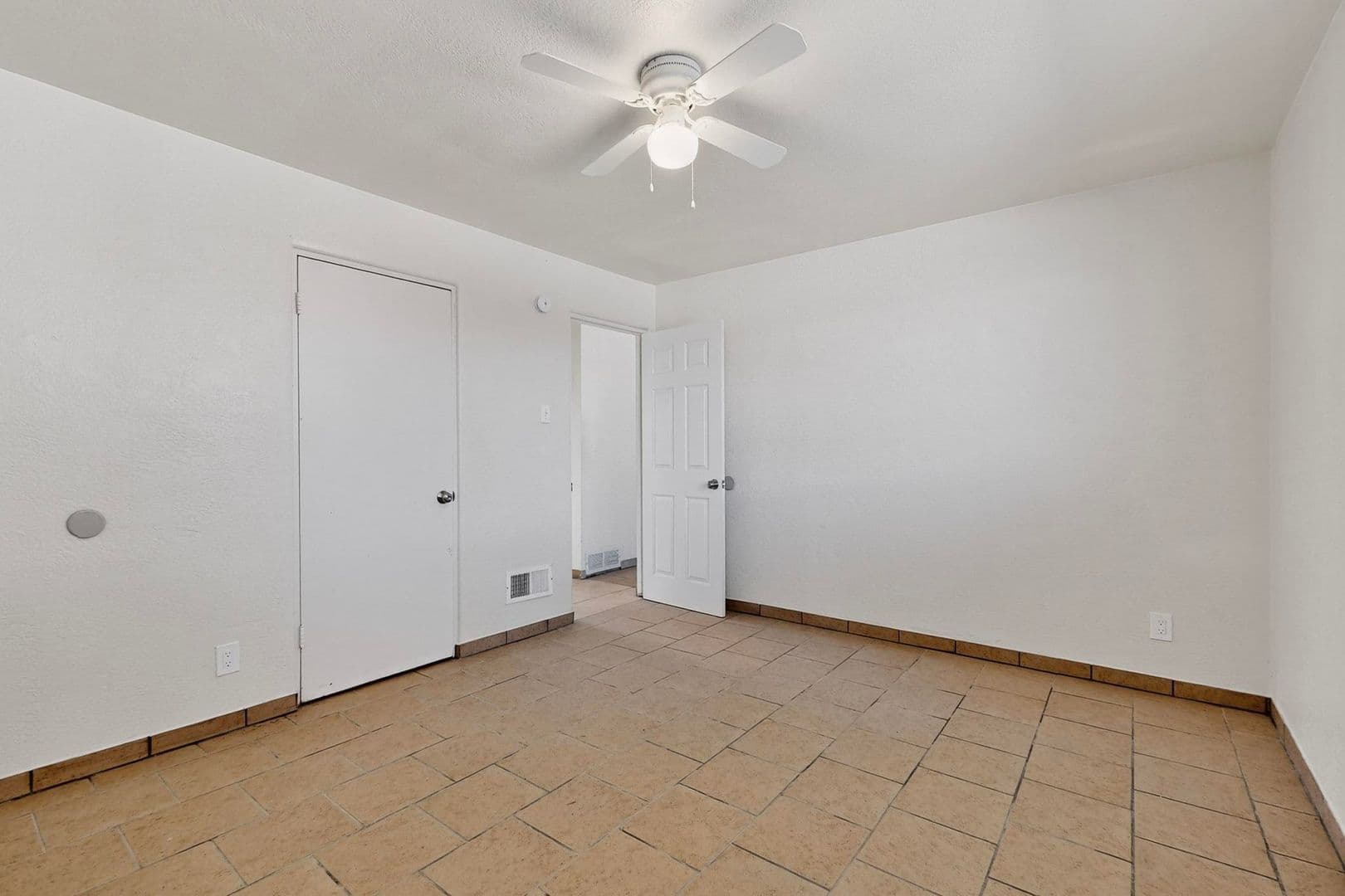 Albuquerque Apartment: 536 Cardenas Dr SE