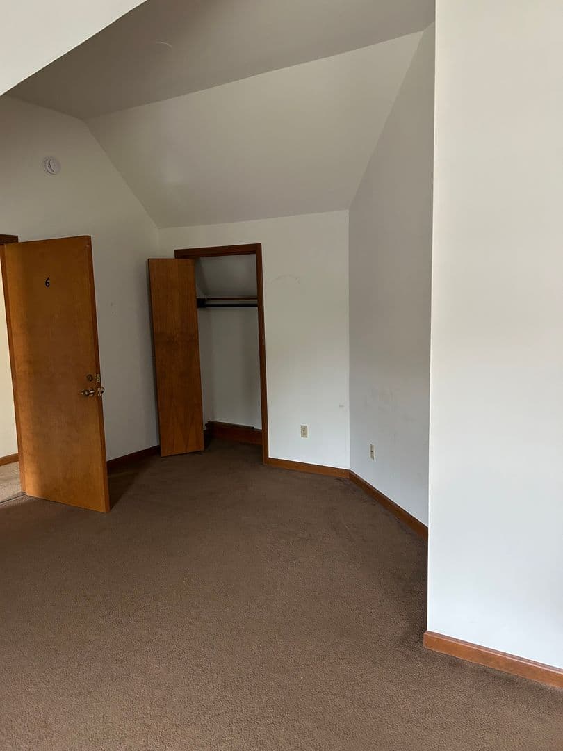 Middletown Apartment: 41 Bretton Road