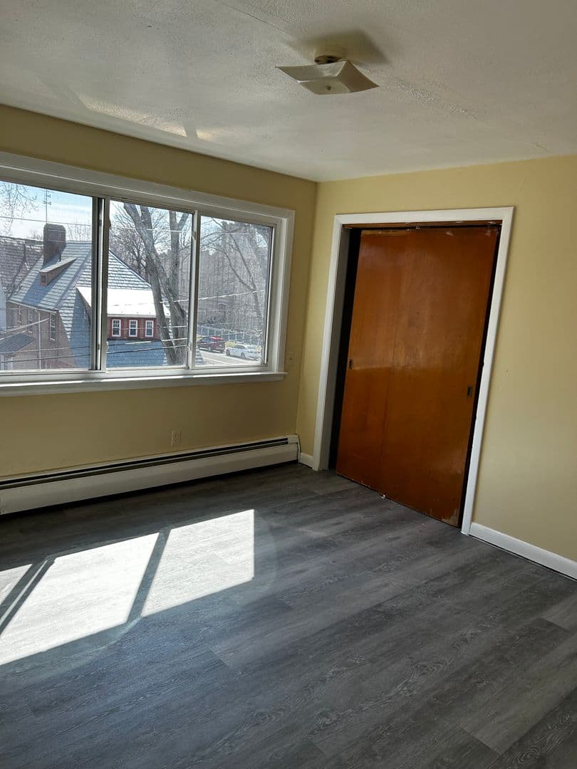Hartford Apartment: 90 Catherine Street