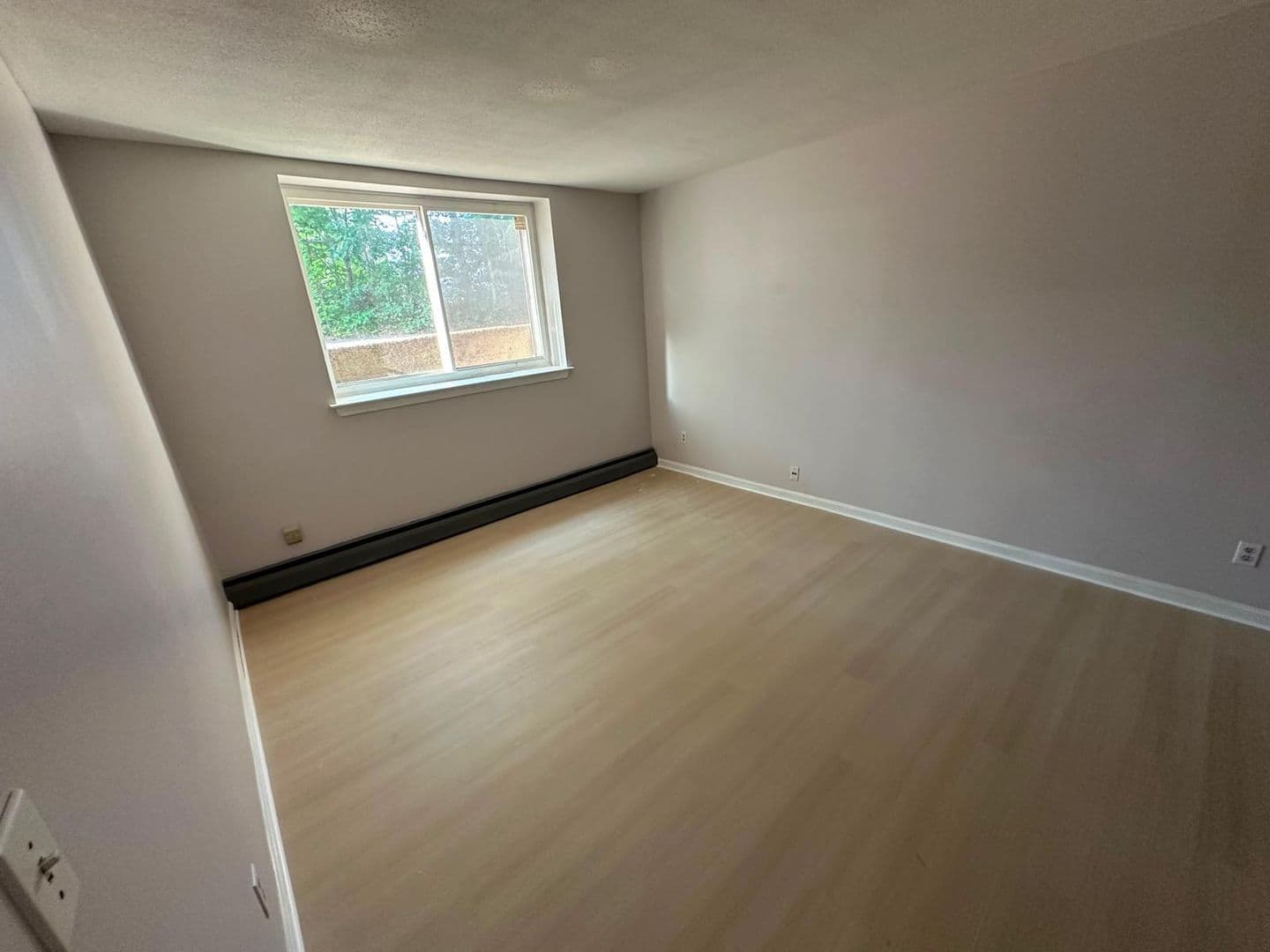 Rocky Hill Apartment: 100 Laura Lane