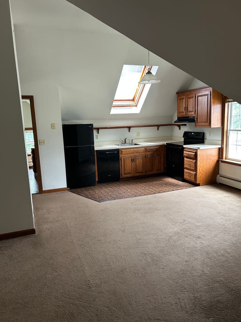 Middletown Apartment: 41 Bretton Road