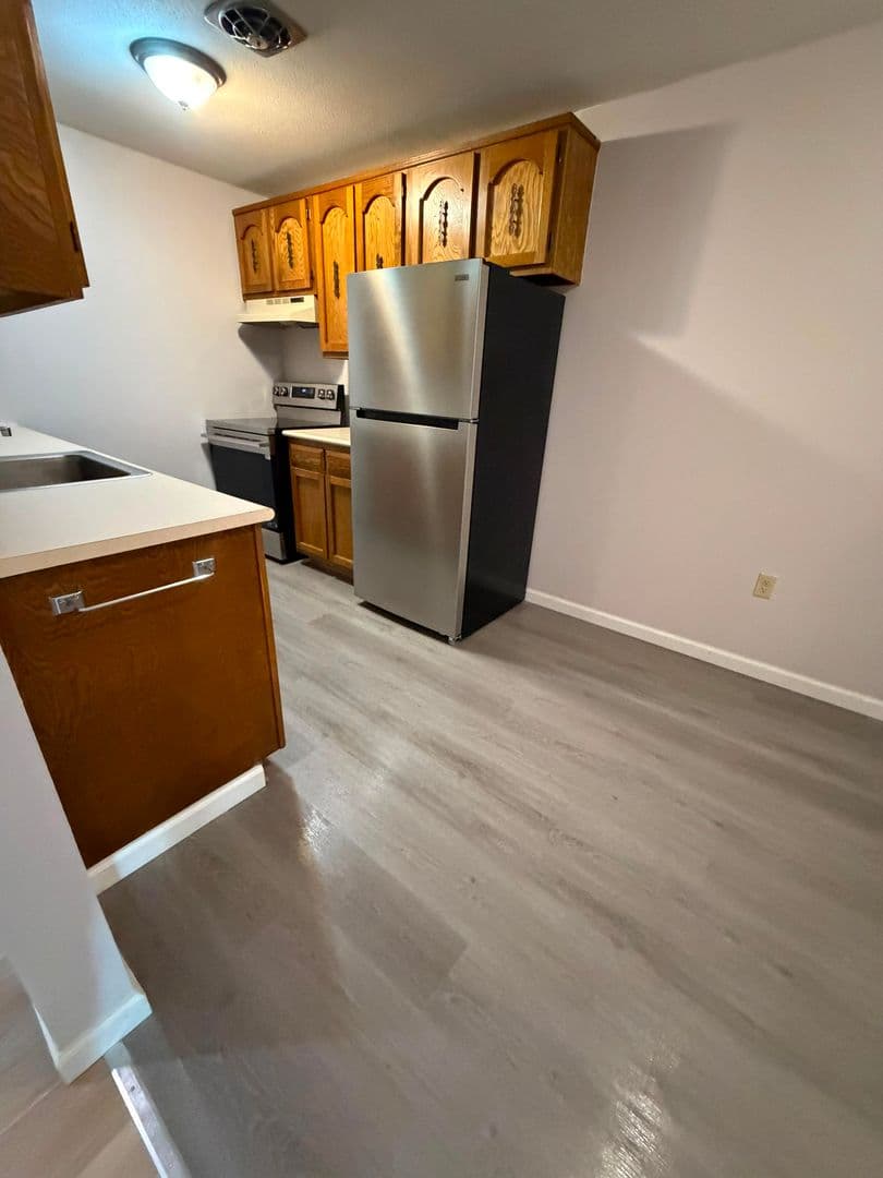 Rocky Hill Apartment: 100 Laura Lane