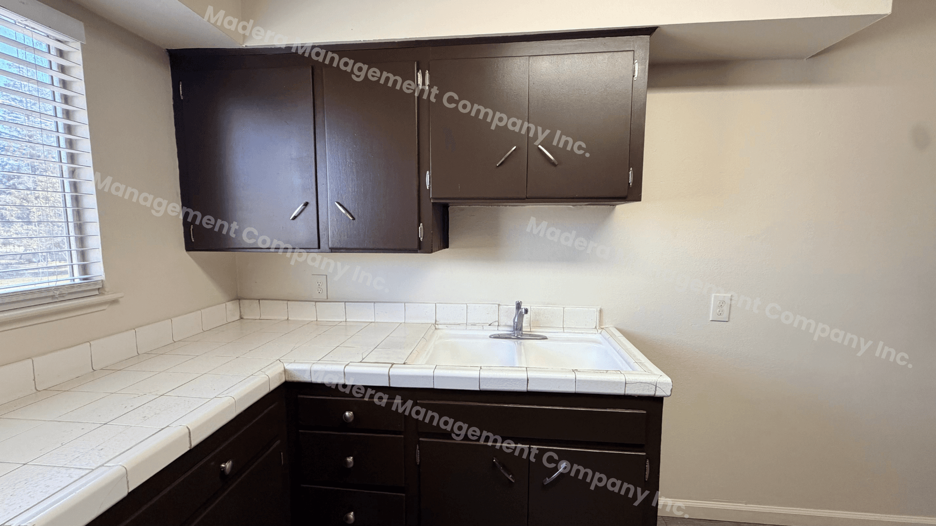 Madera Apartment: 412 E. 4th Street