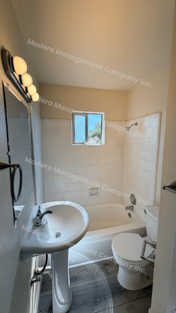 Madera Apartment: 412 E. 4th Street