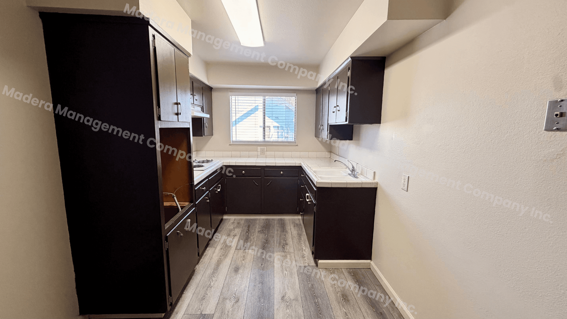 Madera Apartment: 412 E. 4th Street