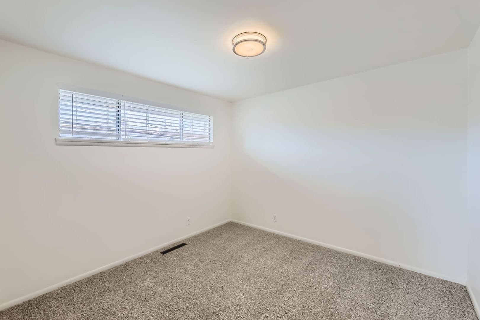 Edmonds Apartment: 615 Main St