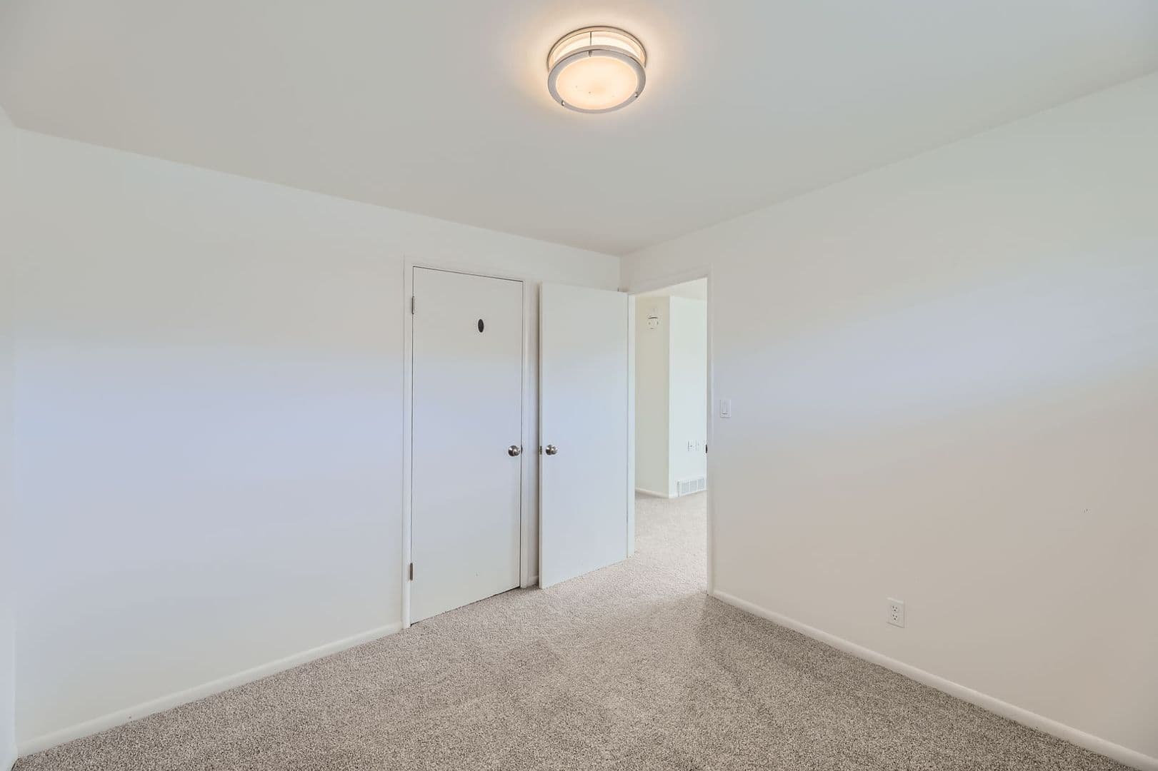 Edmonds Apartment: 615 Main St