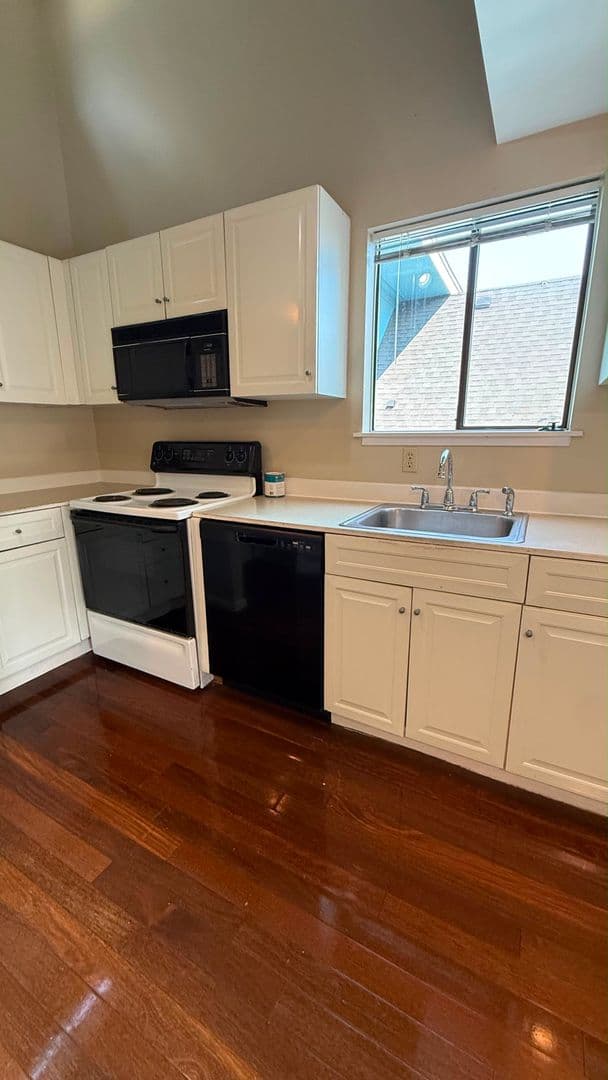 Seattle Apartment: 2312 E Denny Way