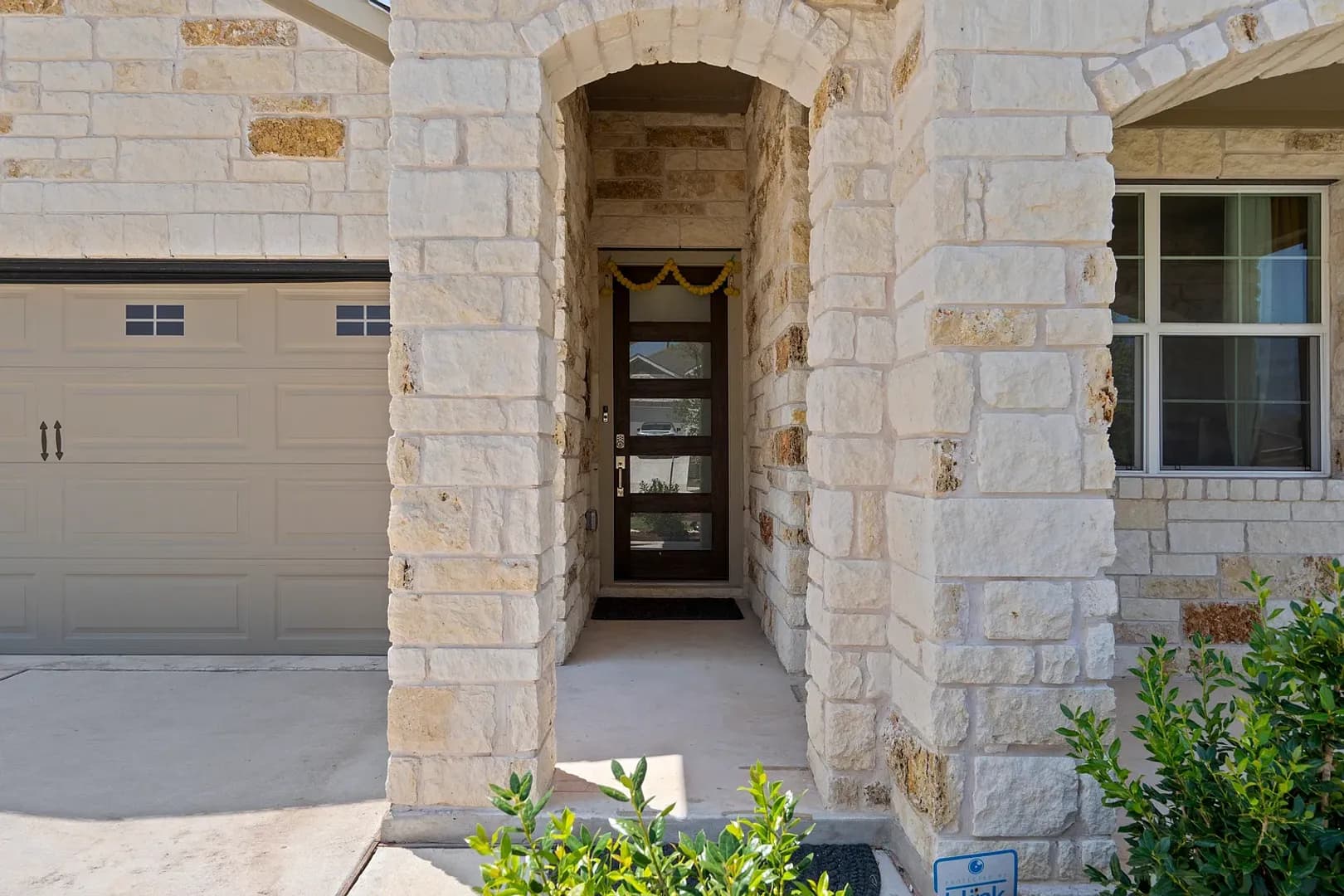 Georgetown House: 1853 Flying Horseshoe Bnd,