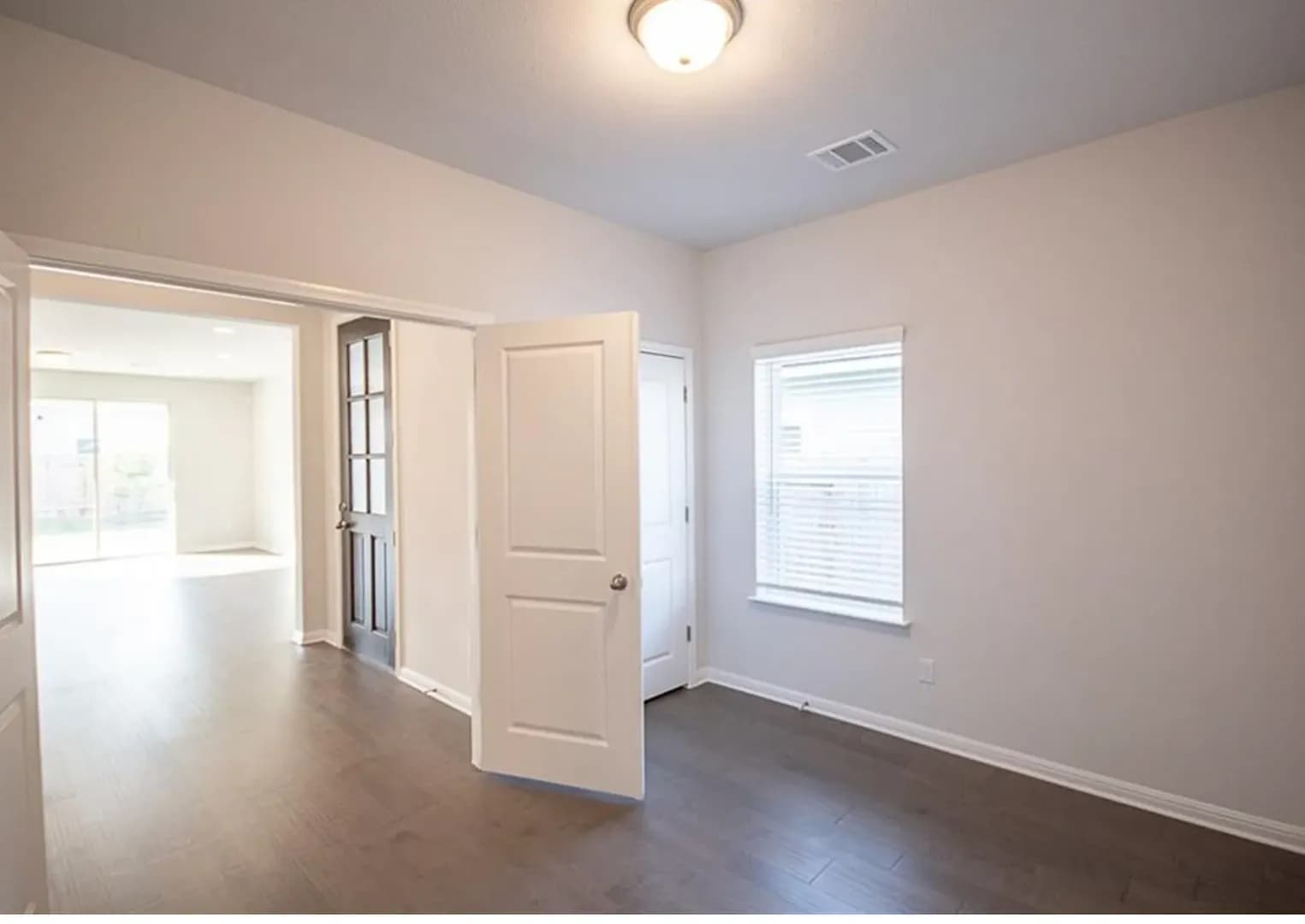 Georgetown House: 129 Winding Hollow Ln