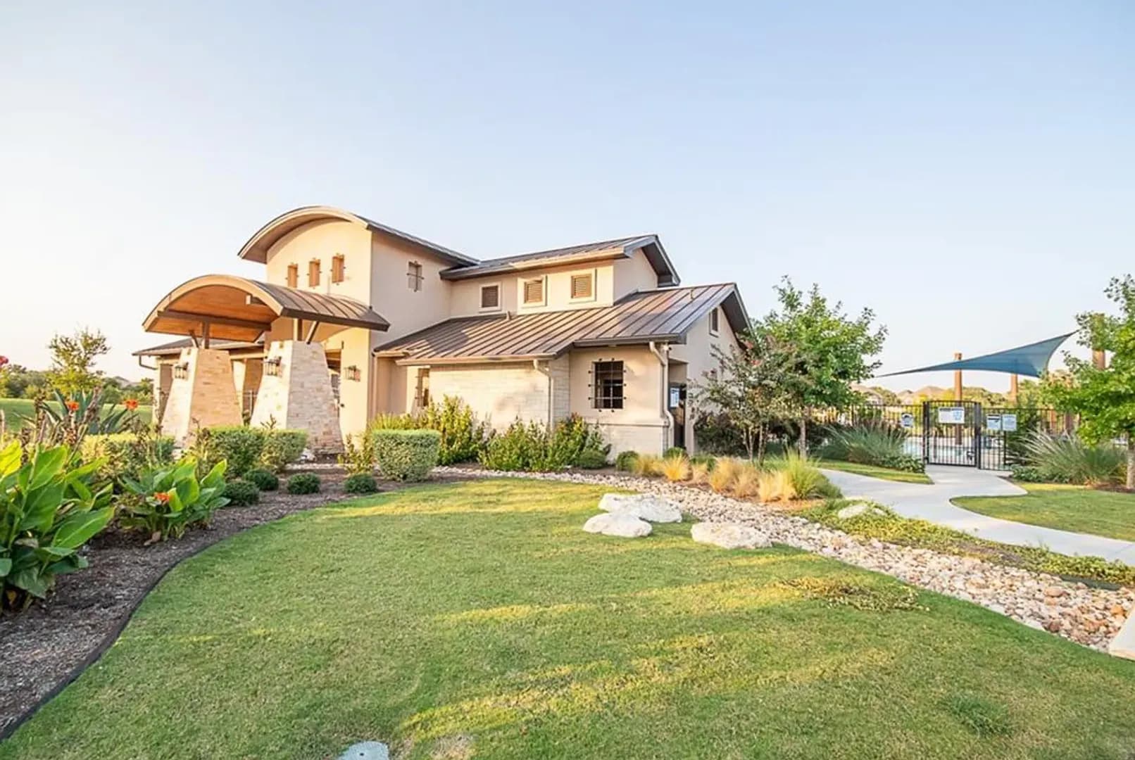 Georgetown House: 129 Winding Hollow Ln