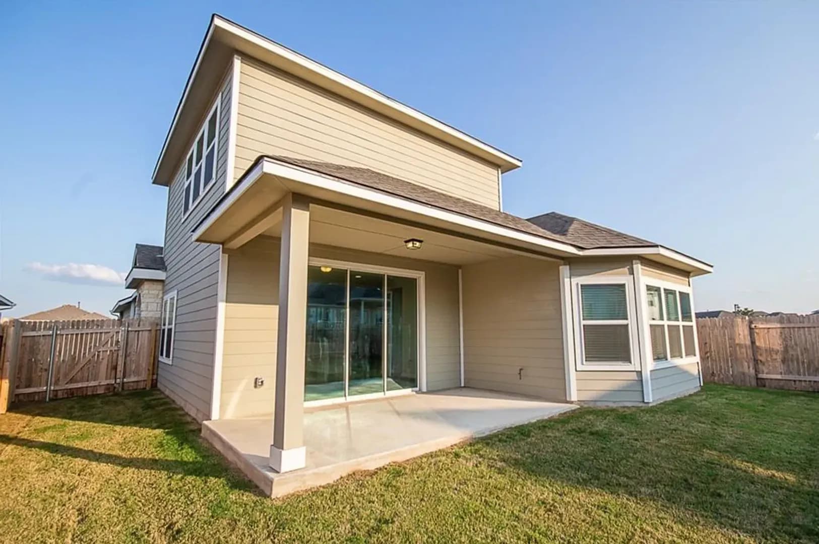 Georgetown House: 129 Winding Hollow Ln