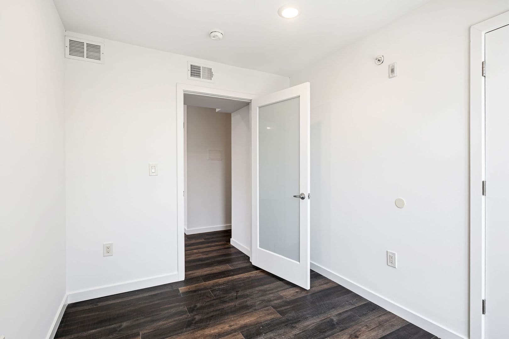 Philadelphia Apartment: 2001-05 Frankford