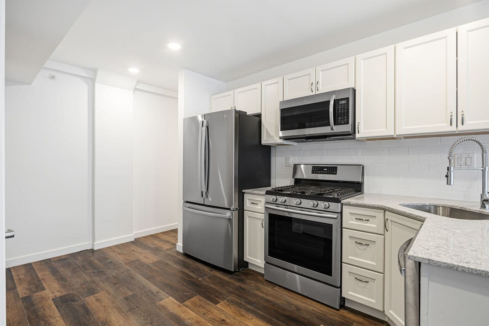 Philadelphia Apartment: 2001-05 Frankford