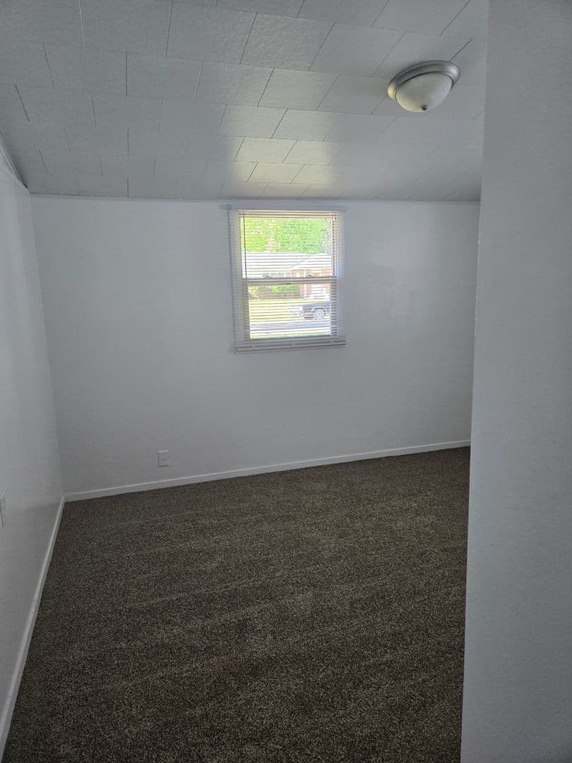 Hastings House: 2512 W 6th St