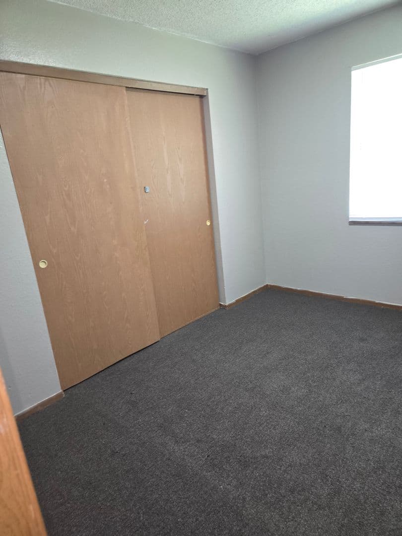 Jewell Apartment: 813 Delaware Street