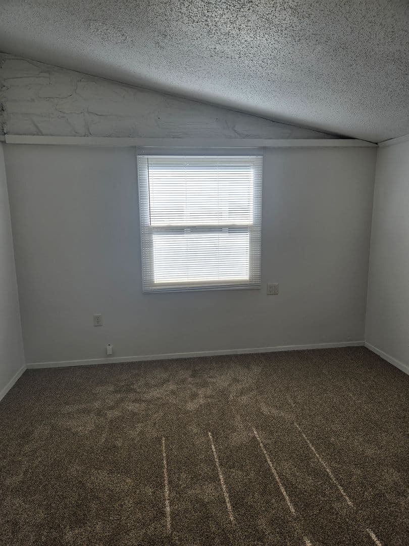 Hastings House: 2512 W 6th St