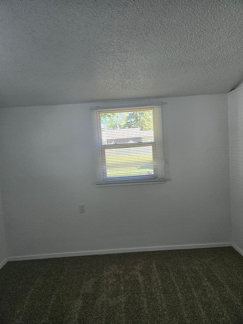 Hastings House: 2512 W 6th St