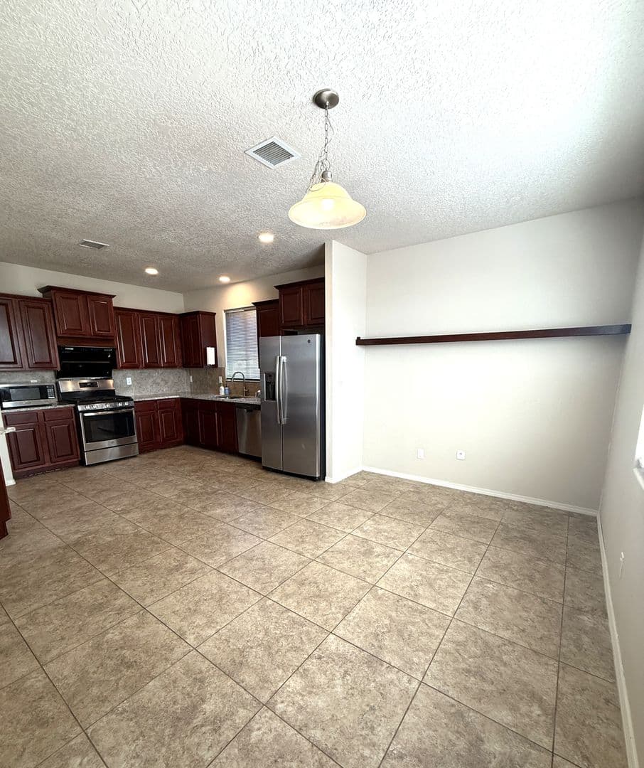 Santa Fe House: 966 Verdinal Lane