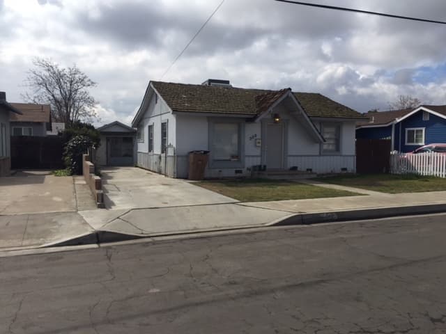 Bakersfield House: 303 Harding Avenue