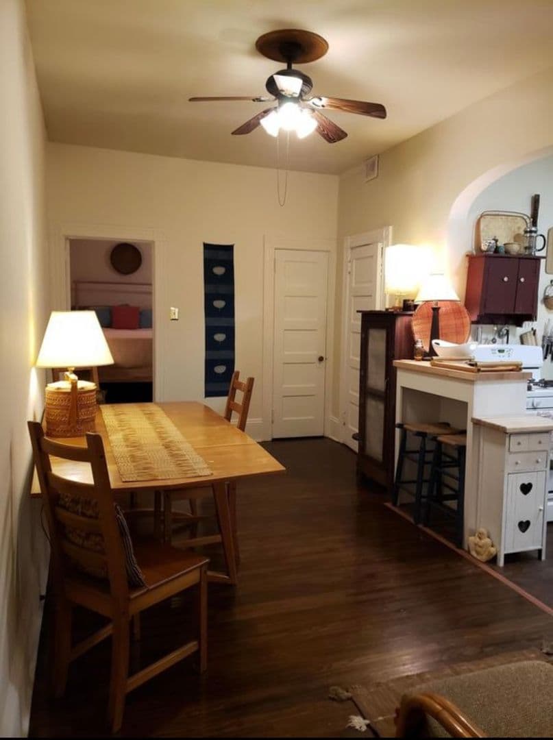 Lancaster Apartment: 147 E Chestnut