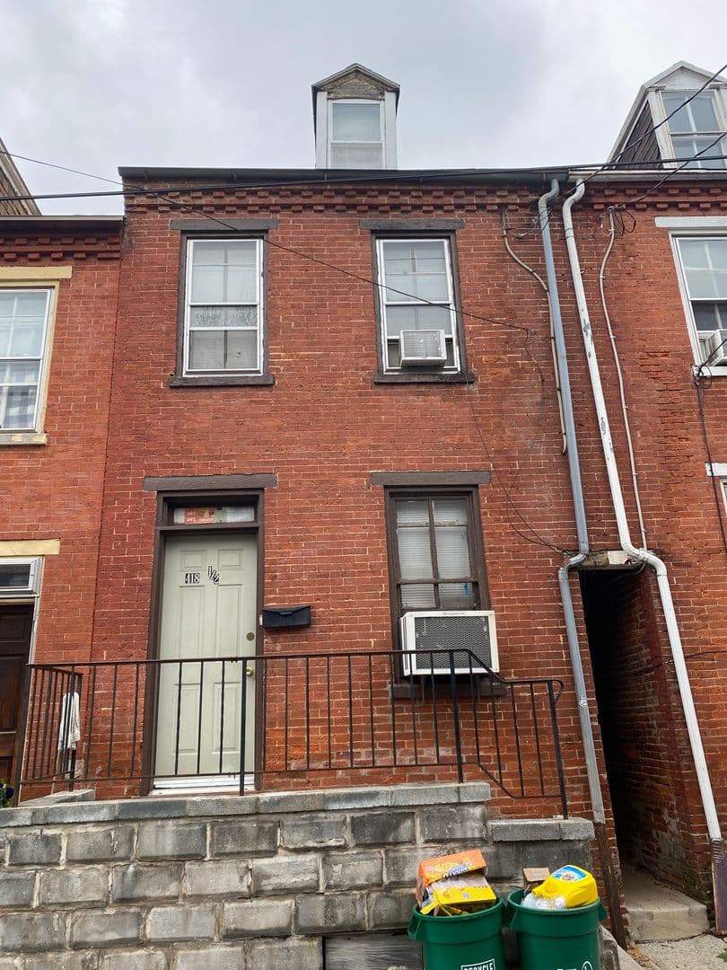 Lancaster House: 418 1/2 Howard Ave