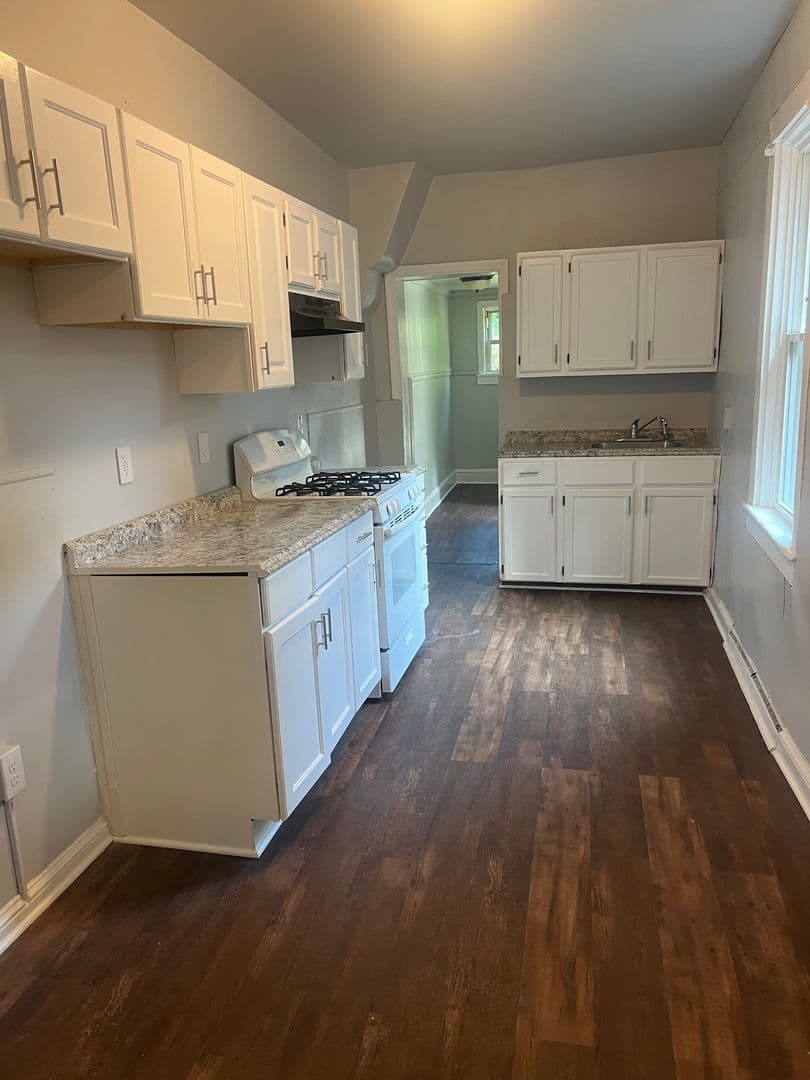 Lancaster House: 418 1/2 Howard Ave