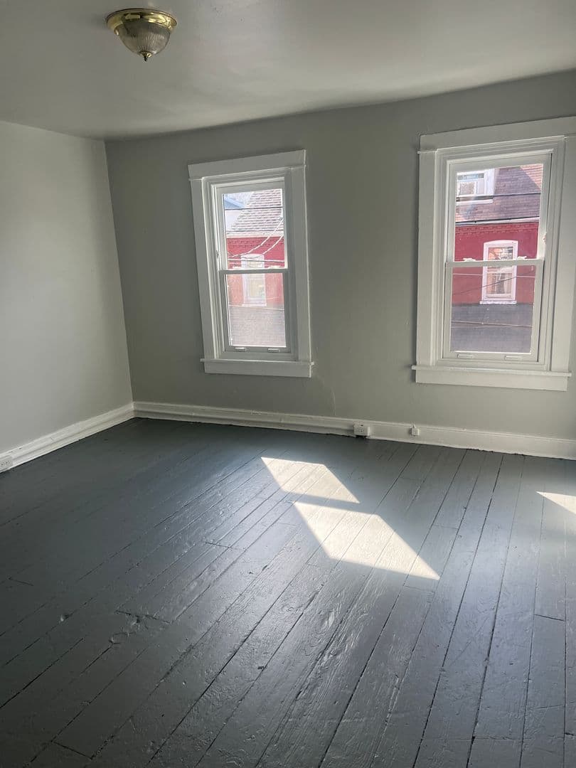Lancaster House: 418 1/2 Howard Ave