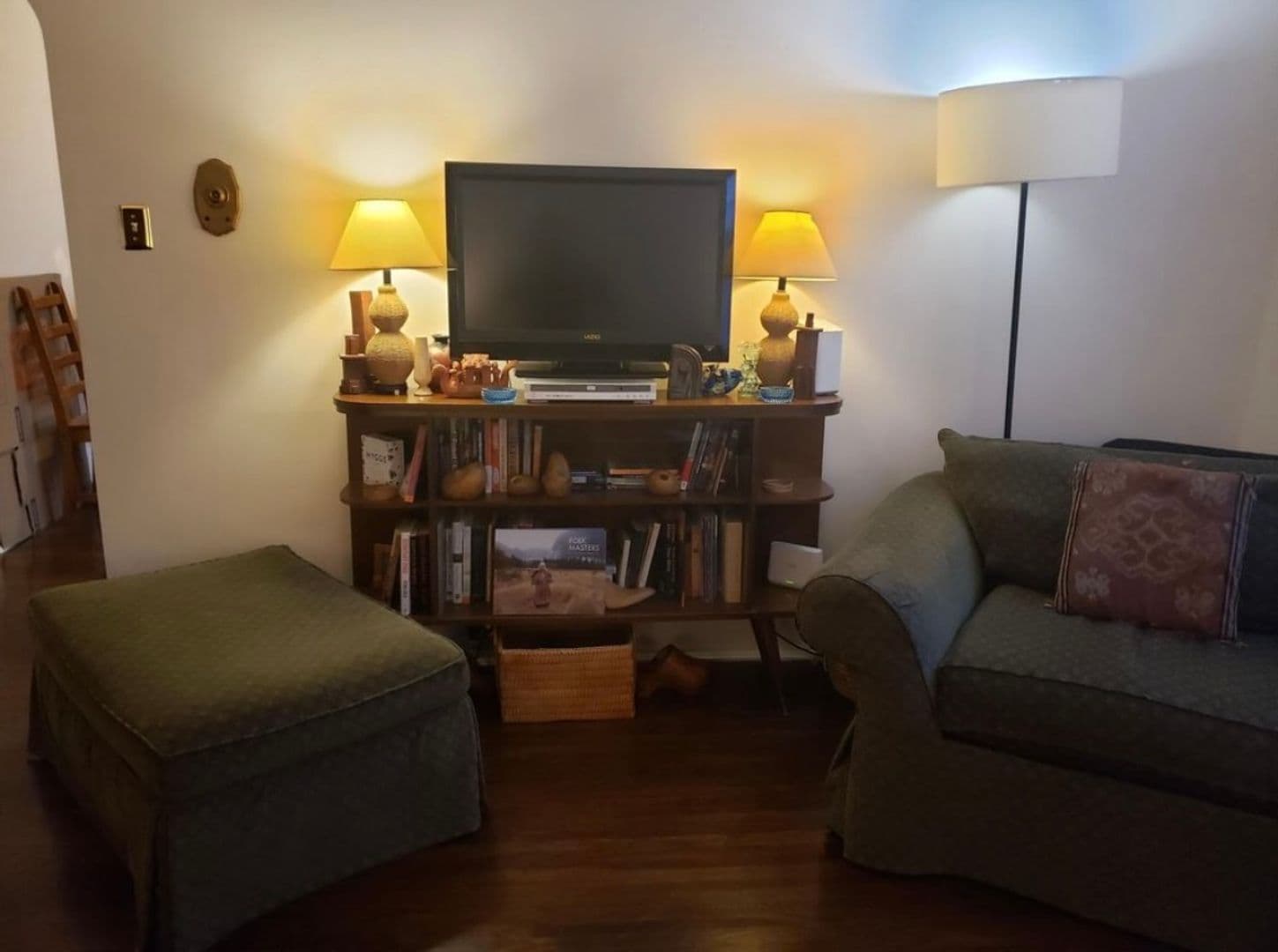 Lancaster Apartment: 147 E Chestnut