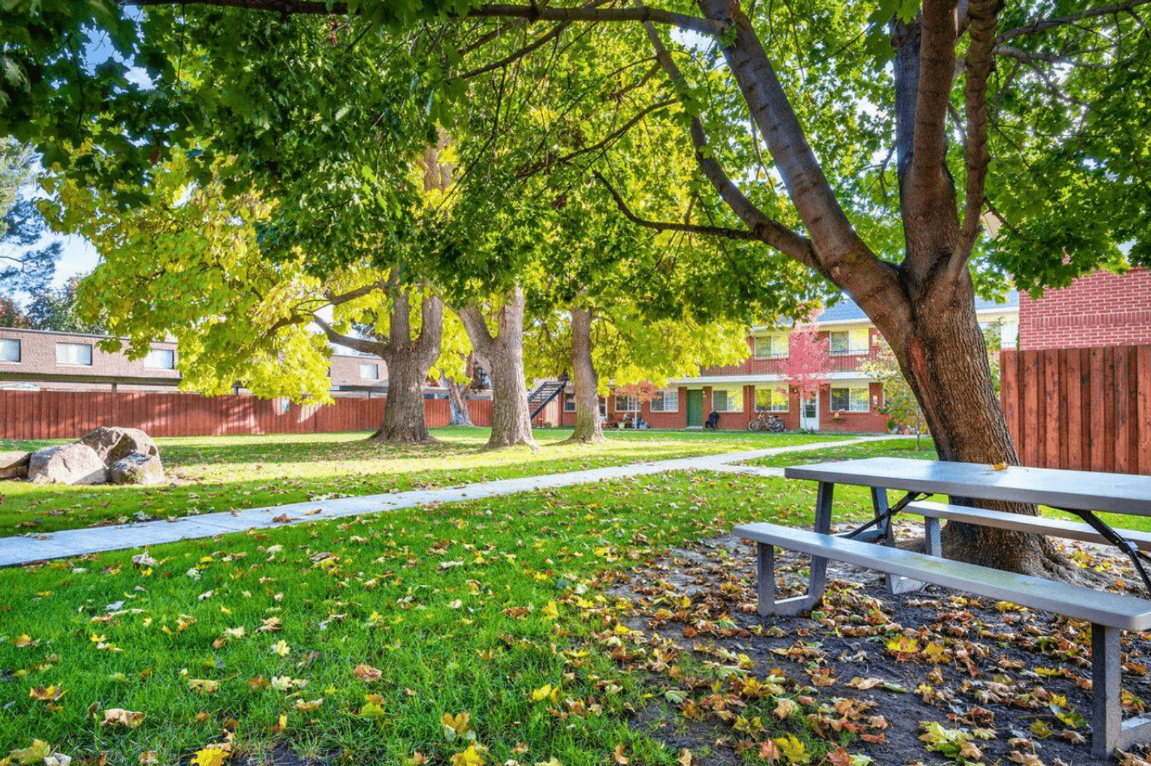 Boise Apartment: 300-333 S. Straughan Ave