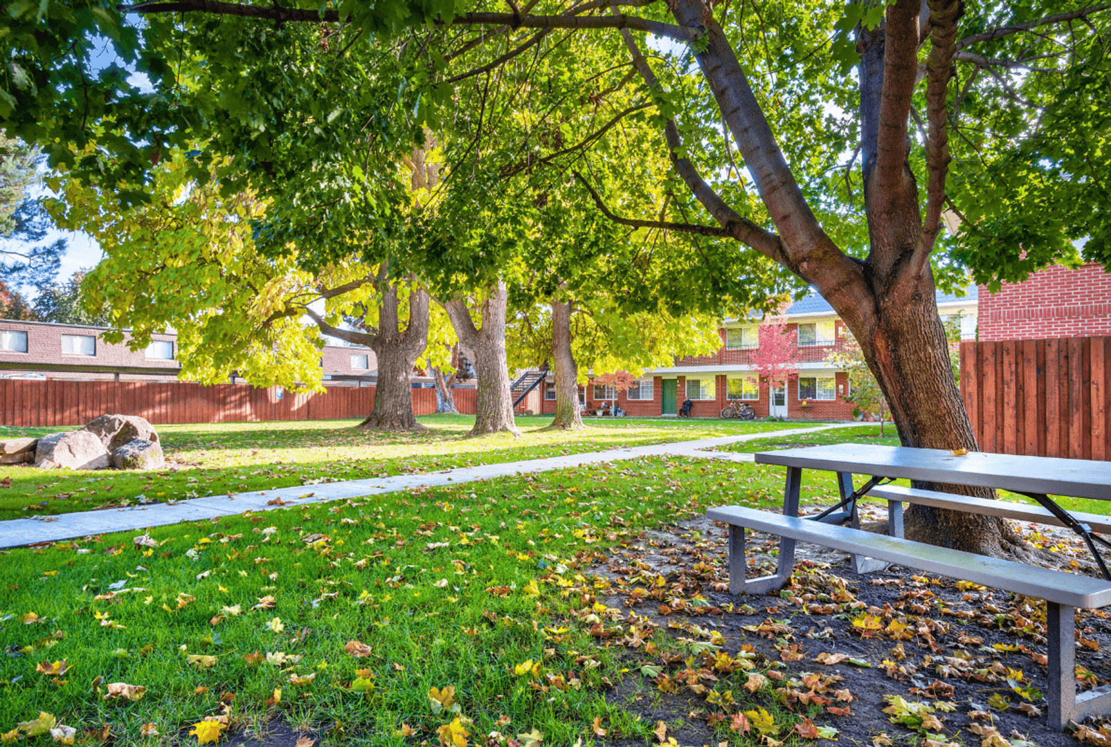 Boise Apartment: 300-333 S. Straughan Ave