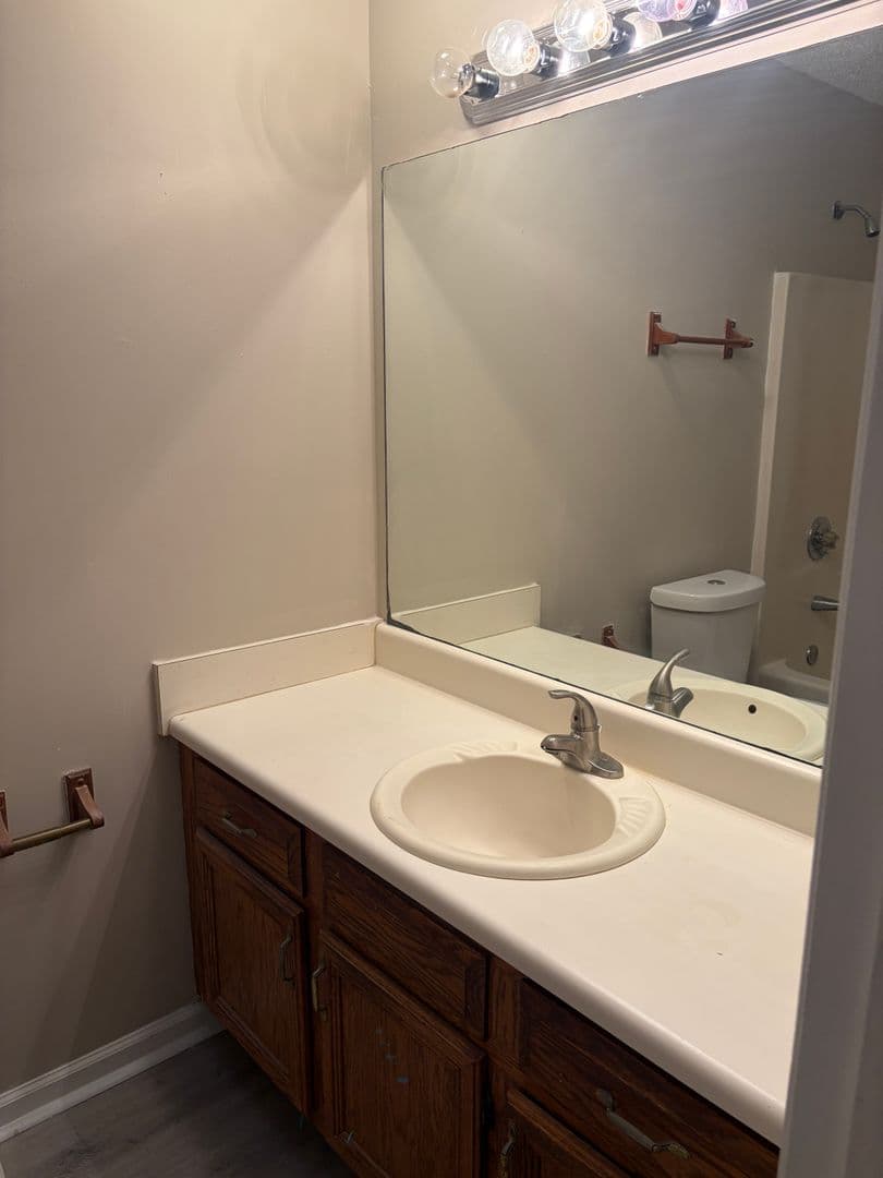 Douglasville House: 6235 Pembroke Way