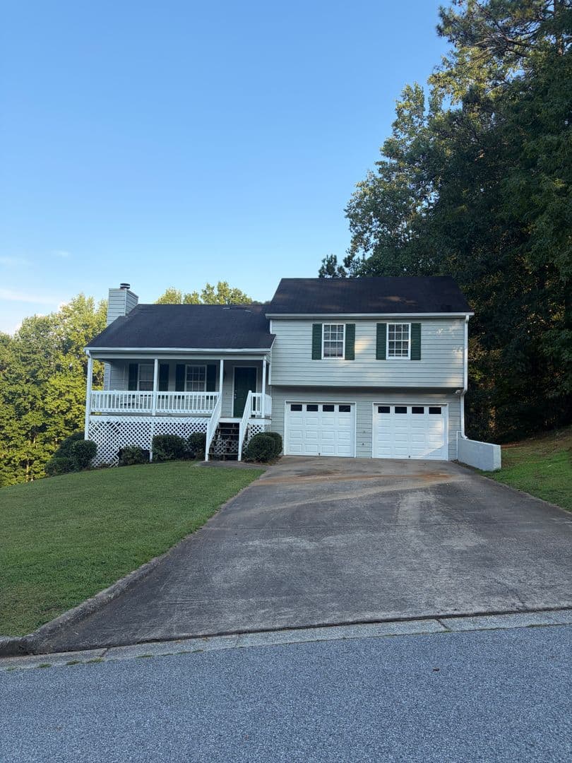 Douglasville House: 6235 Pembroke Way
