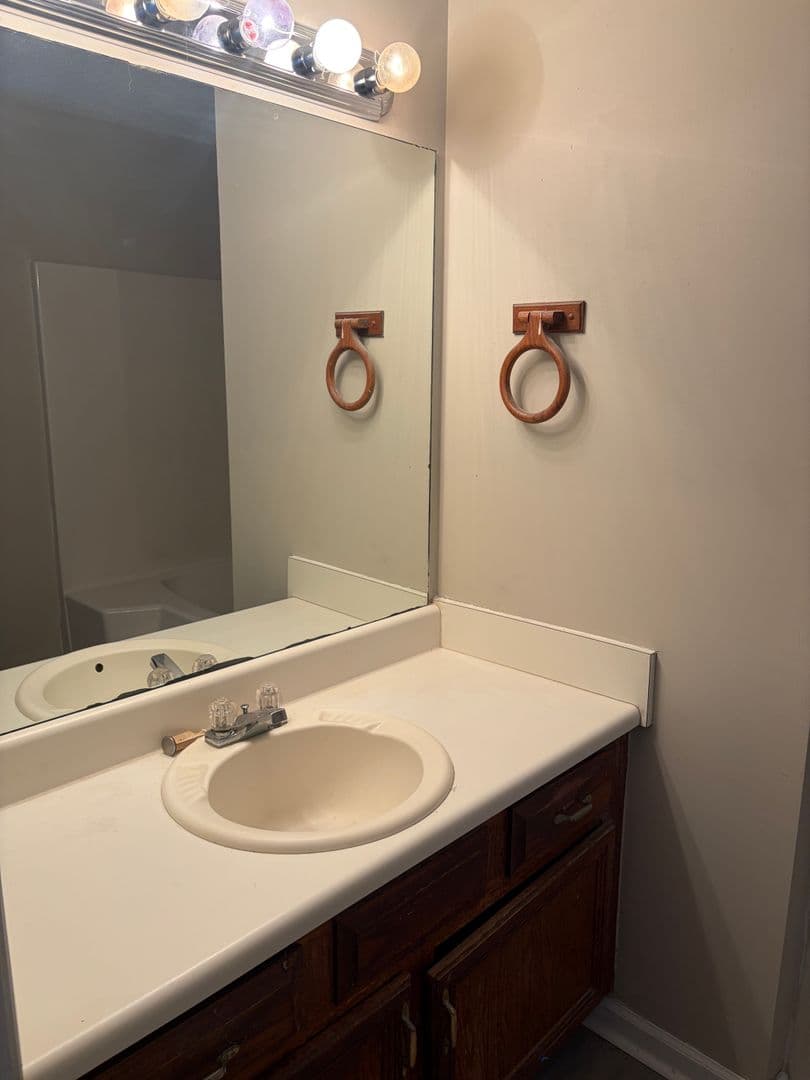 Douglasville House: 6235 Pembroke Way