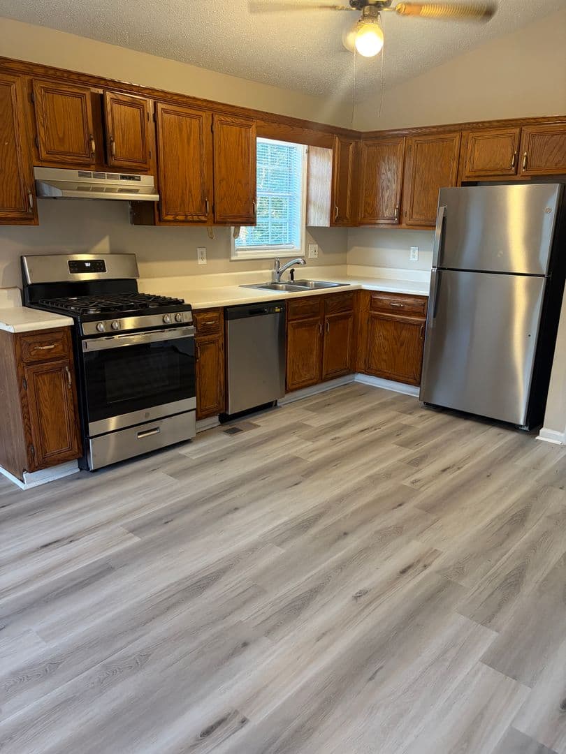 Douglasville House: 6235 Pembroke Way