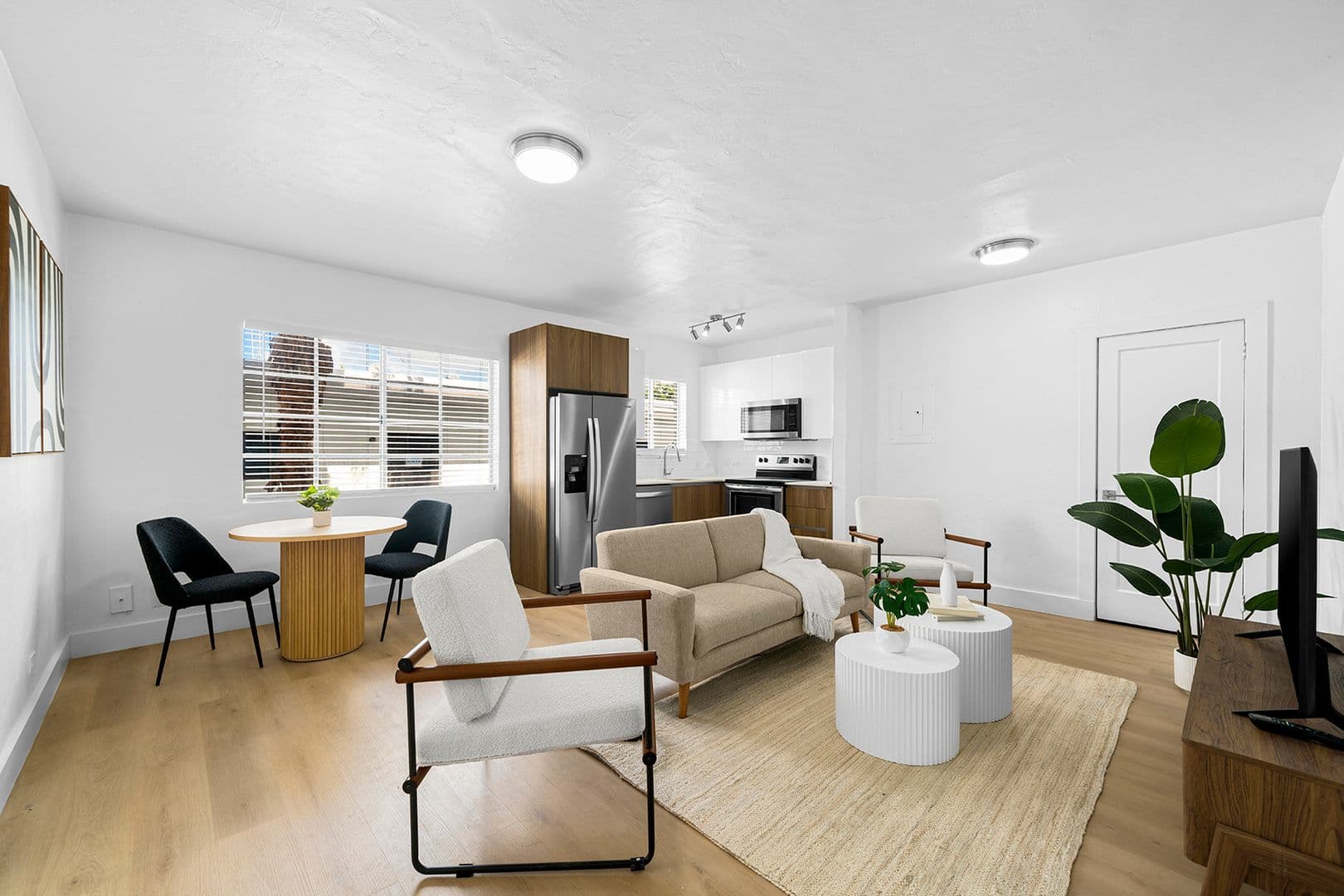 Miami Beach Apartment: 940 Jefferson Ave