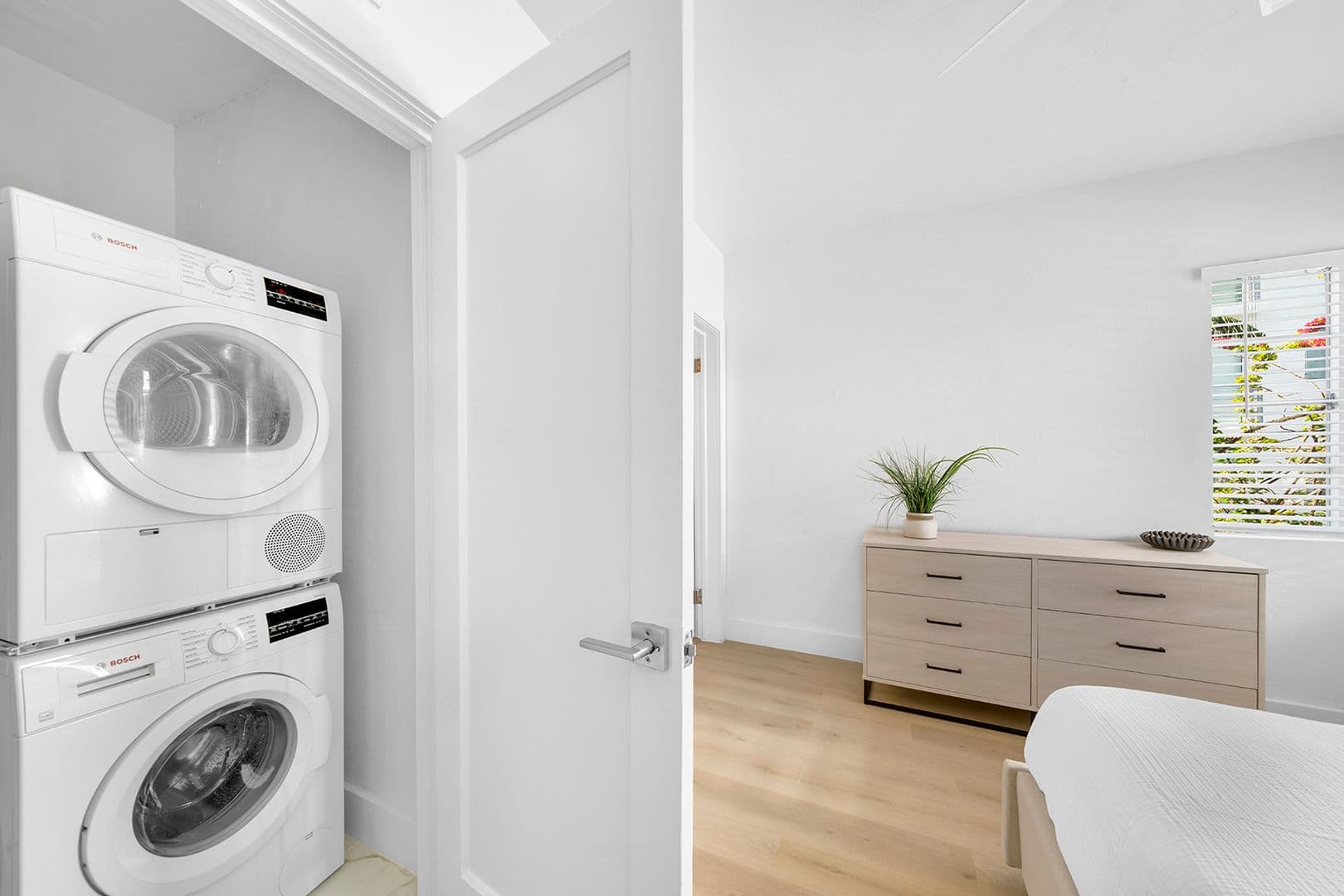 Miami Beach Apartment: 940 Jefferson Ave