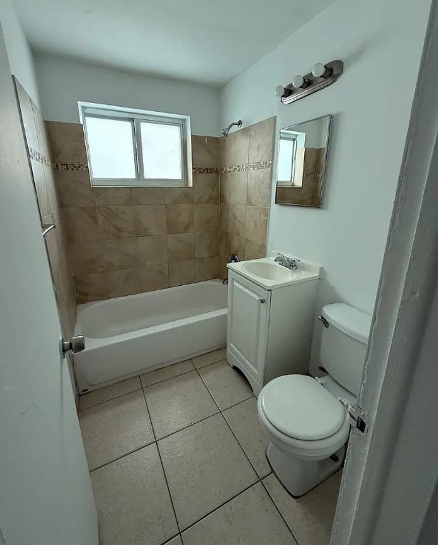 Miami Beach Apartment: 1101 Euclid Ave