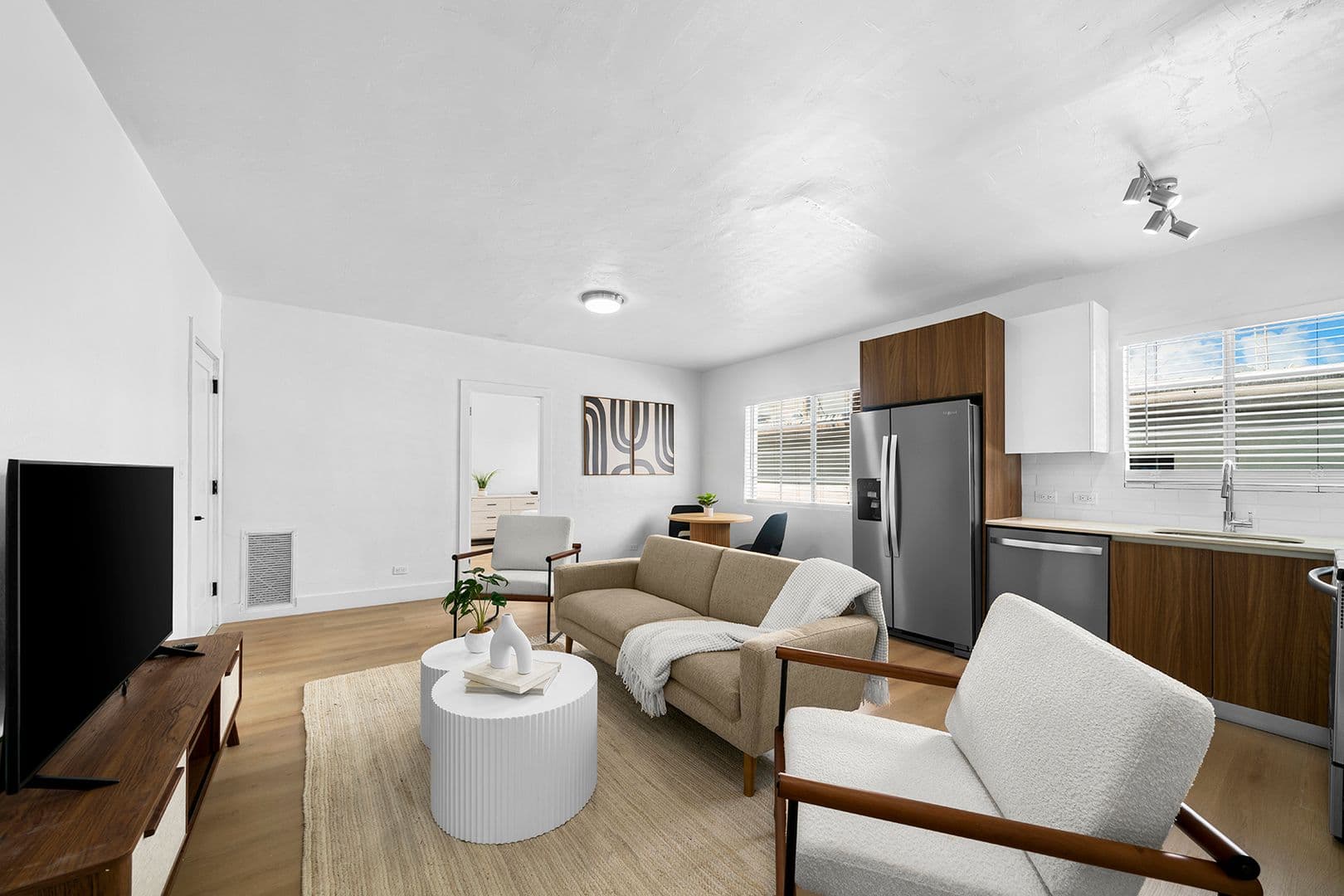 Miami Beach Apartment: 940 Jefferson Ave