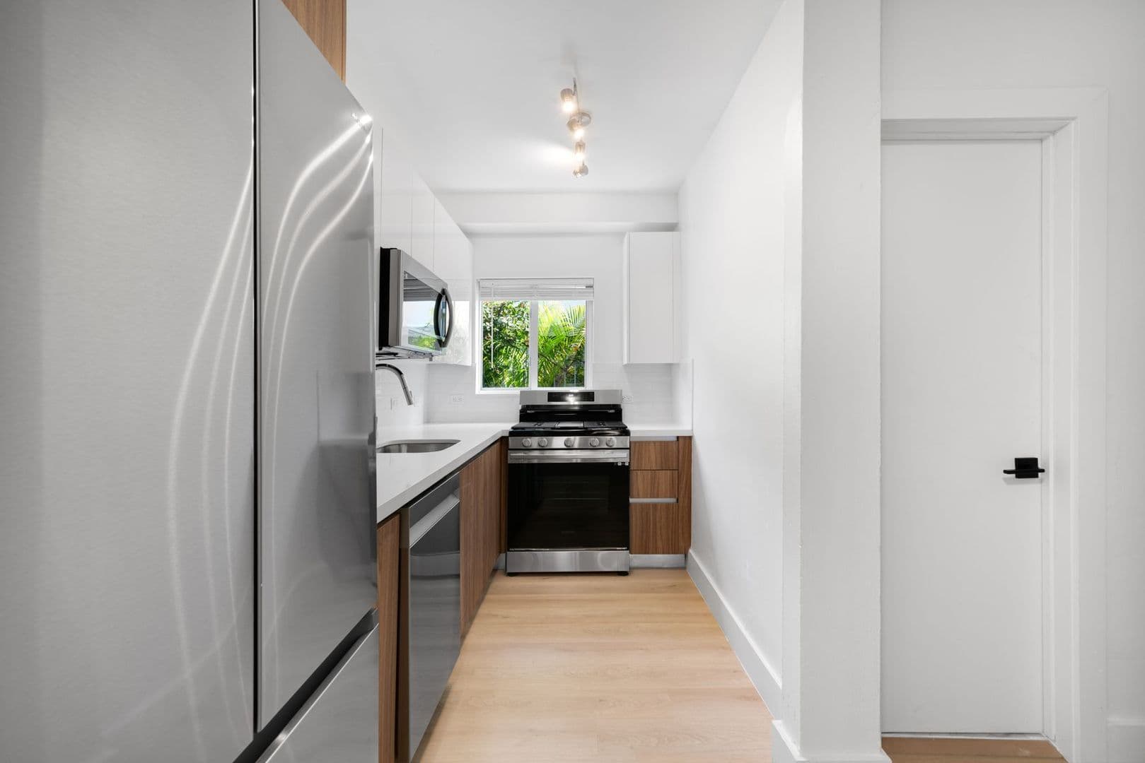 Miami Beach Apartment: 1035 9th St
