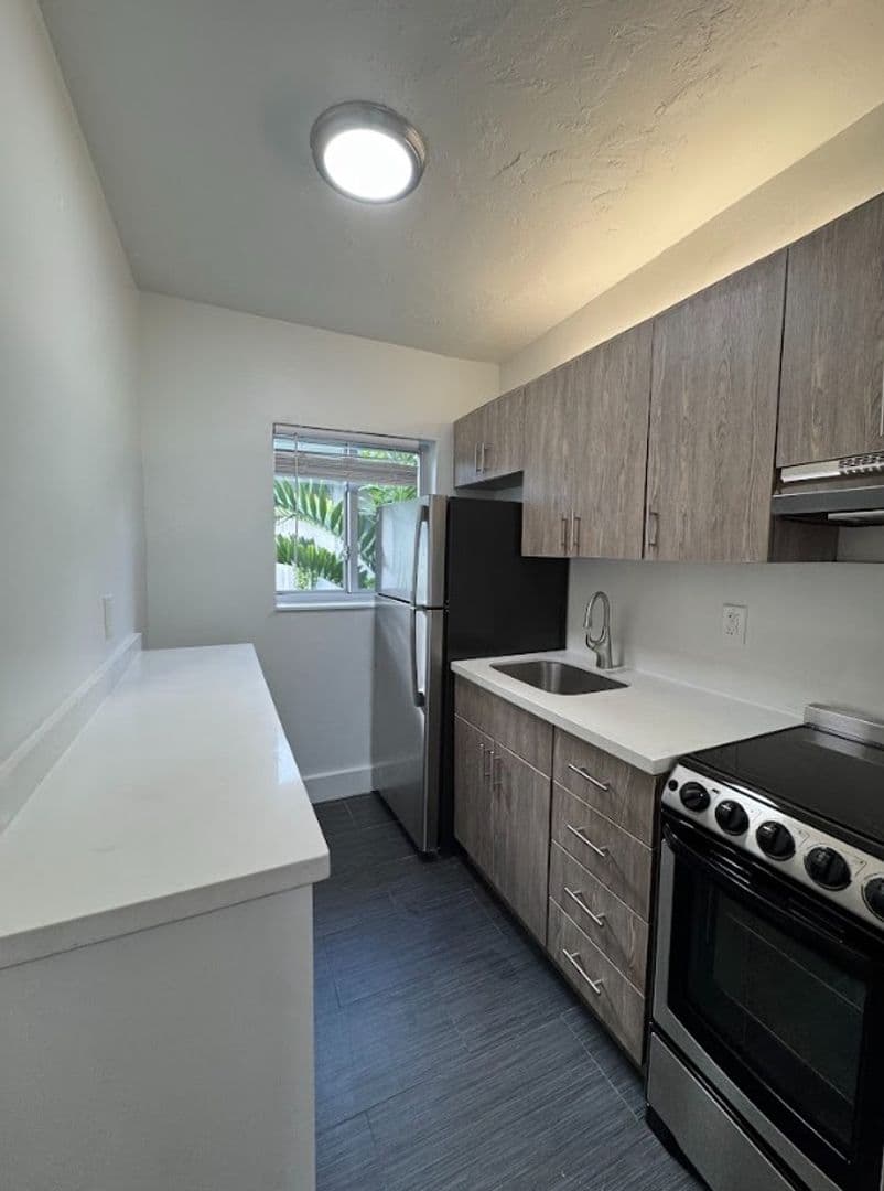 Miami Beach Apartment: 1035 9th St