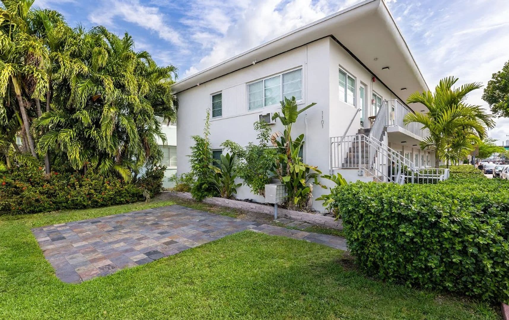 Miami Beach Apartment: 1101 Euclid Ave