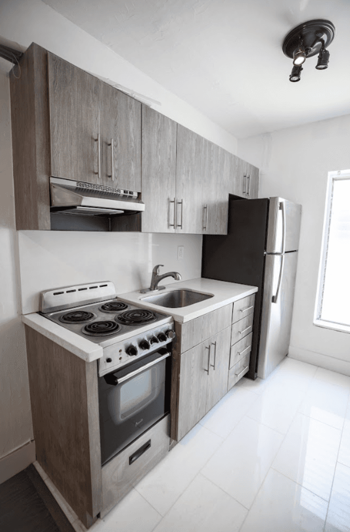 Miami Beach Apartment: 1044 Pennsylvania Ave