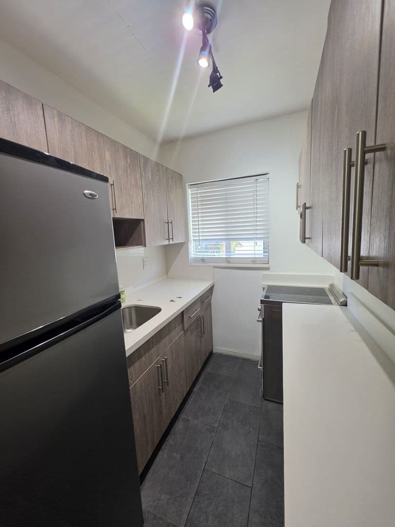 Miami Beach Apartment: 1035 9th St
