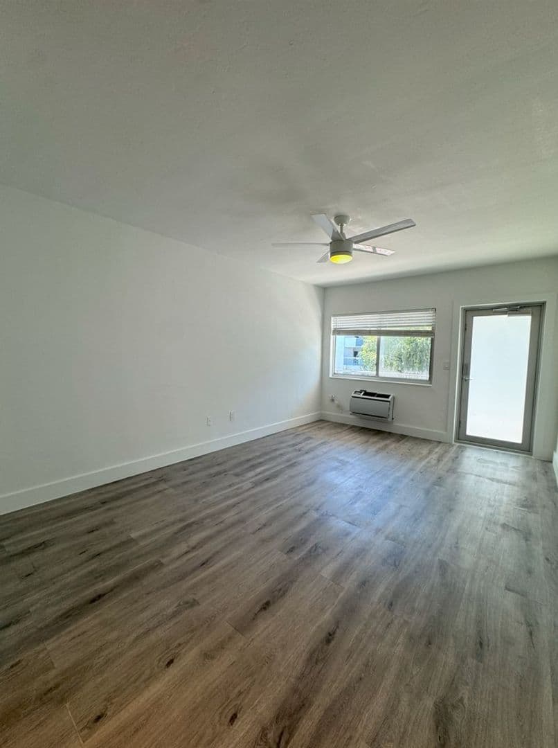 Miami Beach Apartment: 1035 9th St