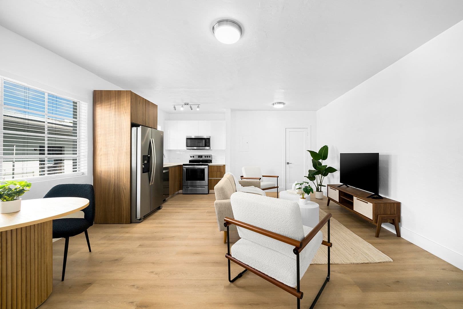 Miami Beach Apartment: 940 Jefferson Ave